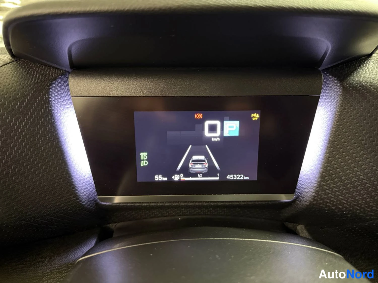 Punainen Citroen C4 2023, yksityiskohta, kuva 18