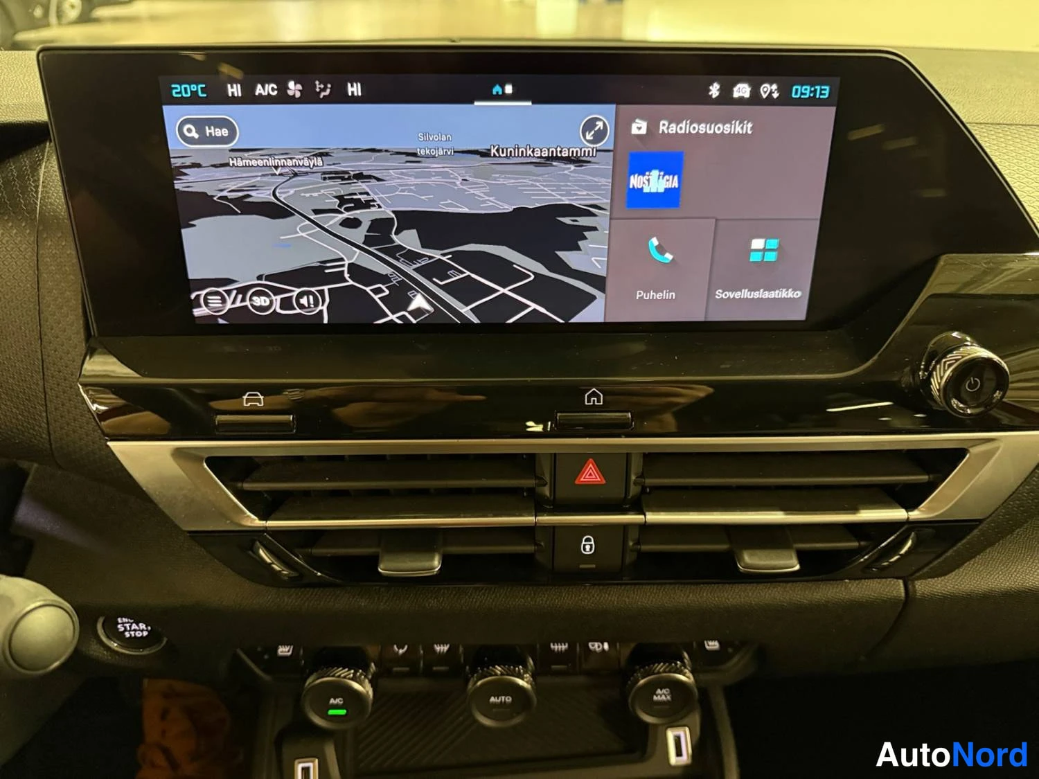 Punainen Citroen C4 2023, yksityiskohta, kuva 19