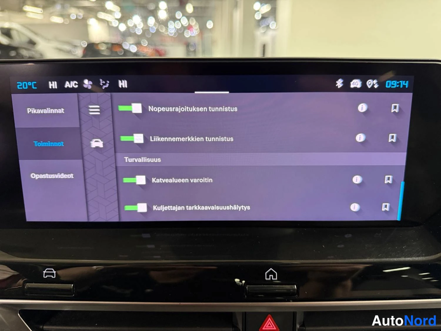 Punainen Citroen C4 2023, yksityiskohta, kuva 26