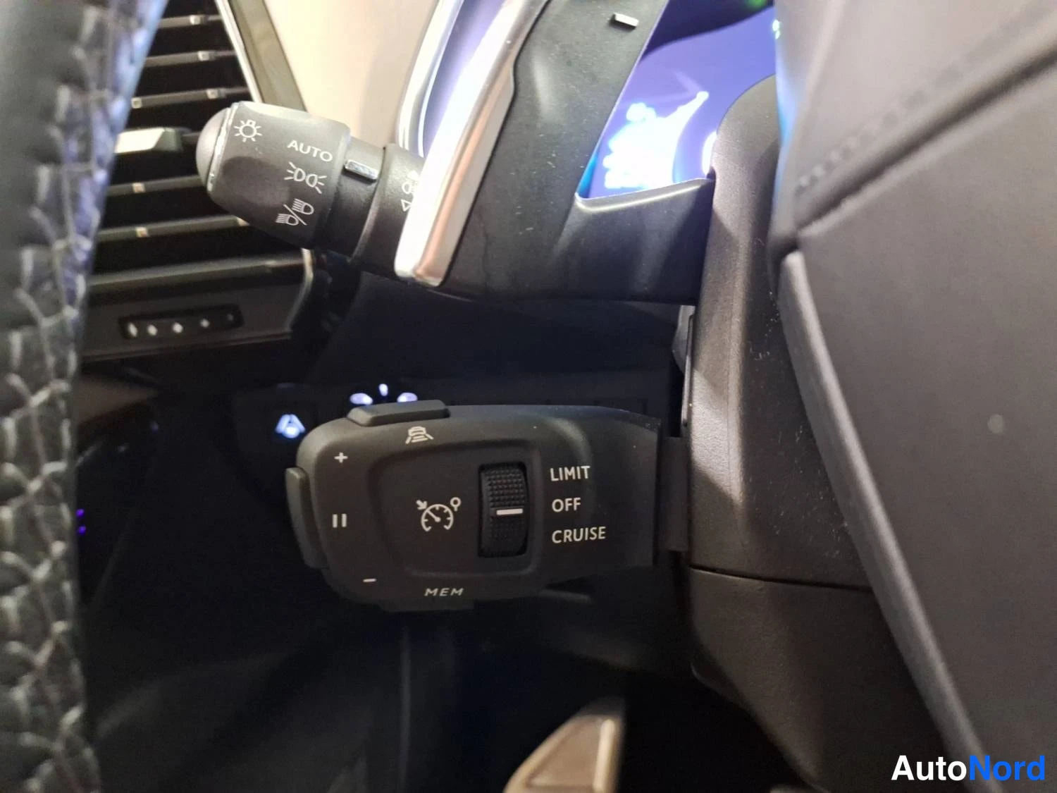 Sininen DS 7 E-Tense 2023, yksityiskohta, kuva 29