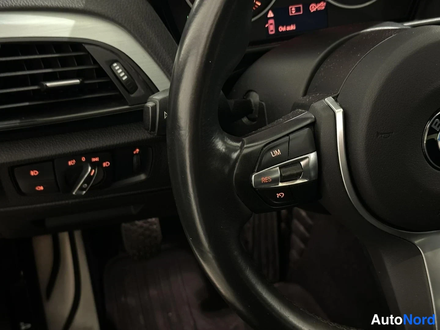 Valkoinen BMW 116i 2014, yksityiskohta, kuva 18
