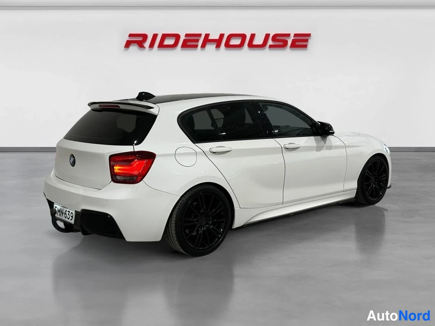 Valkoinen BMW 116i 2014, takaviisto, kuva 5