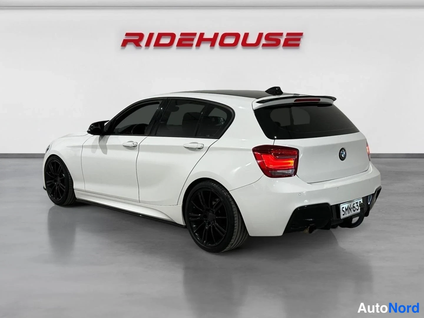 Valkoinen BMW 116i 2014, takaviisto, kuva 6