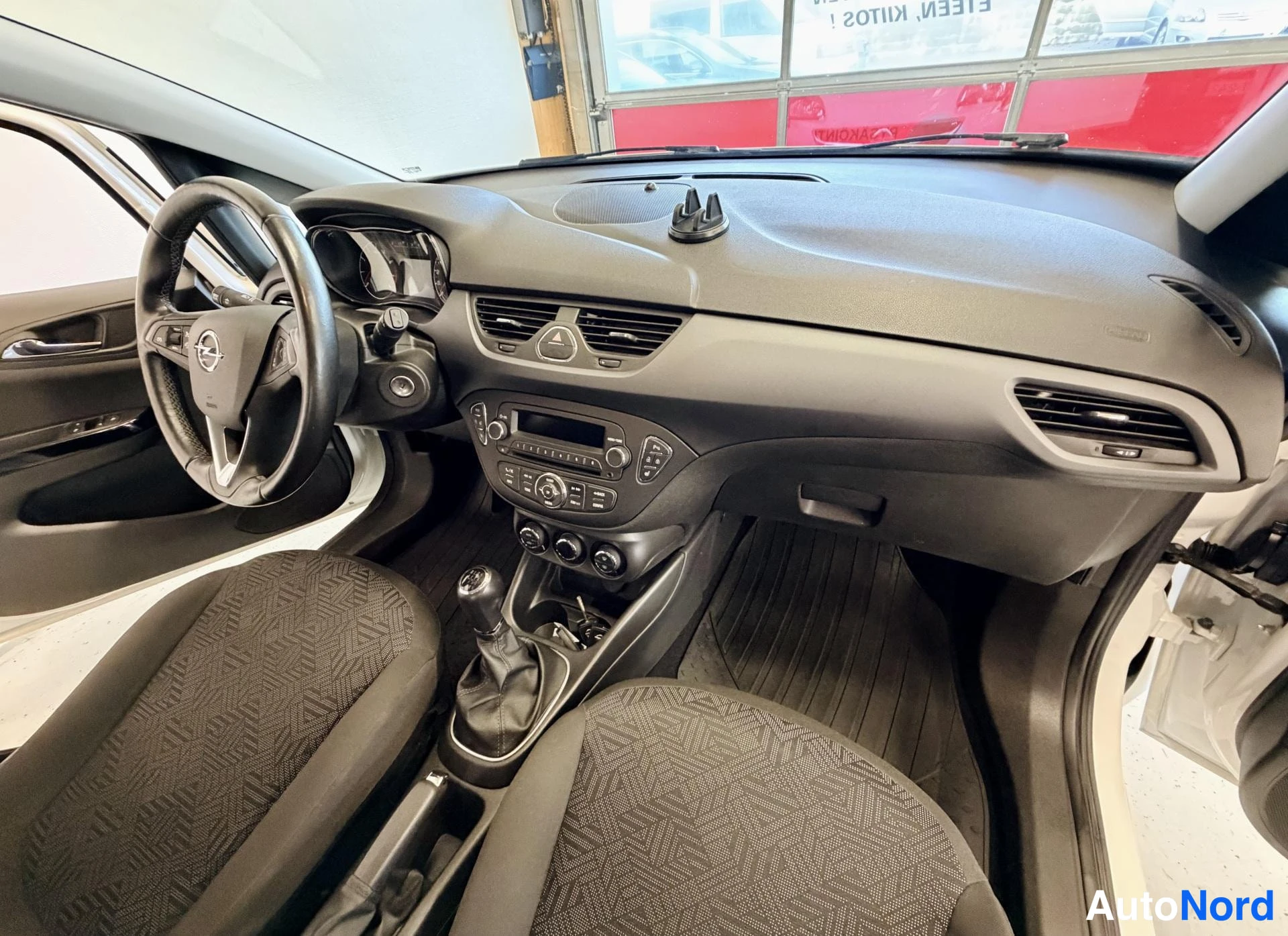 Valkoinen Opel Corsa 2018, ohjaamo, kuva 9