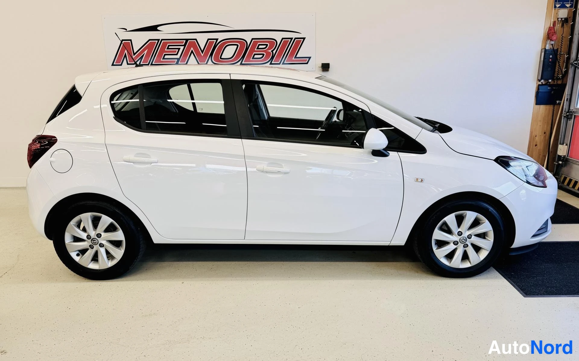 Valkoinen Opel Corsa 2018, sivulta, kuva 5
