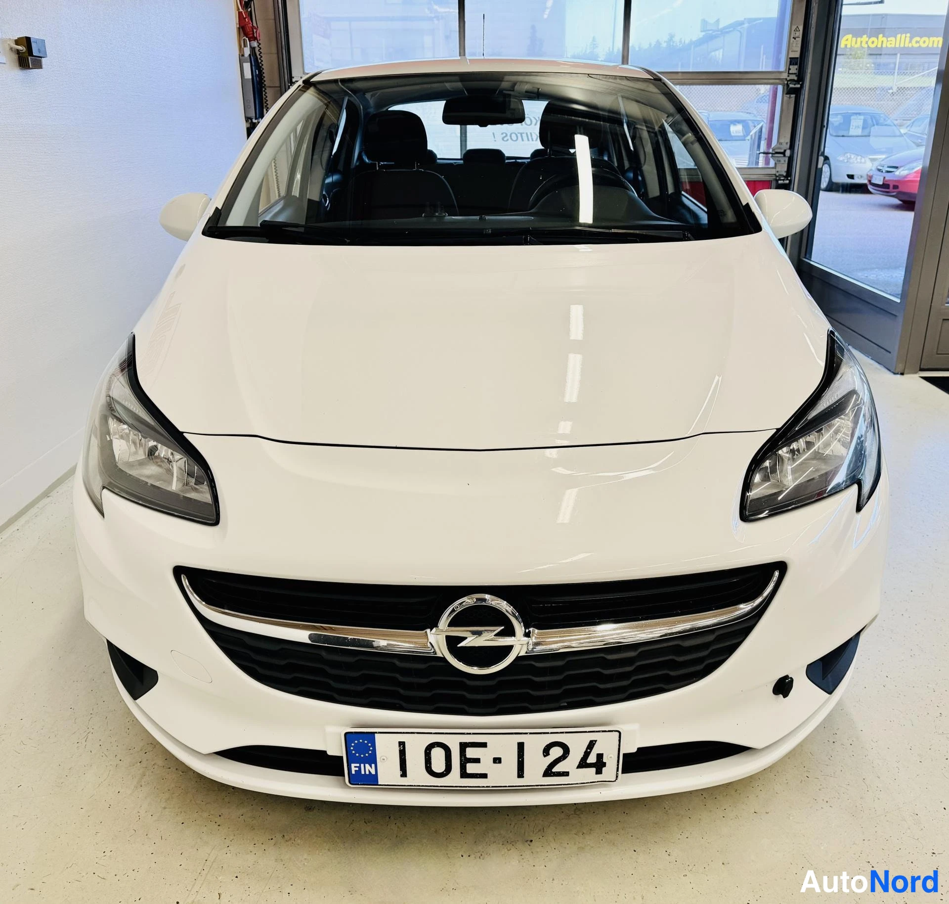 Valkoinen Opel Corsa 2018, edestä, kuva 3