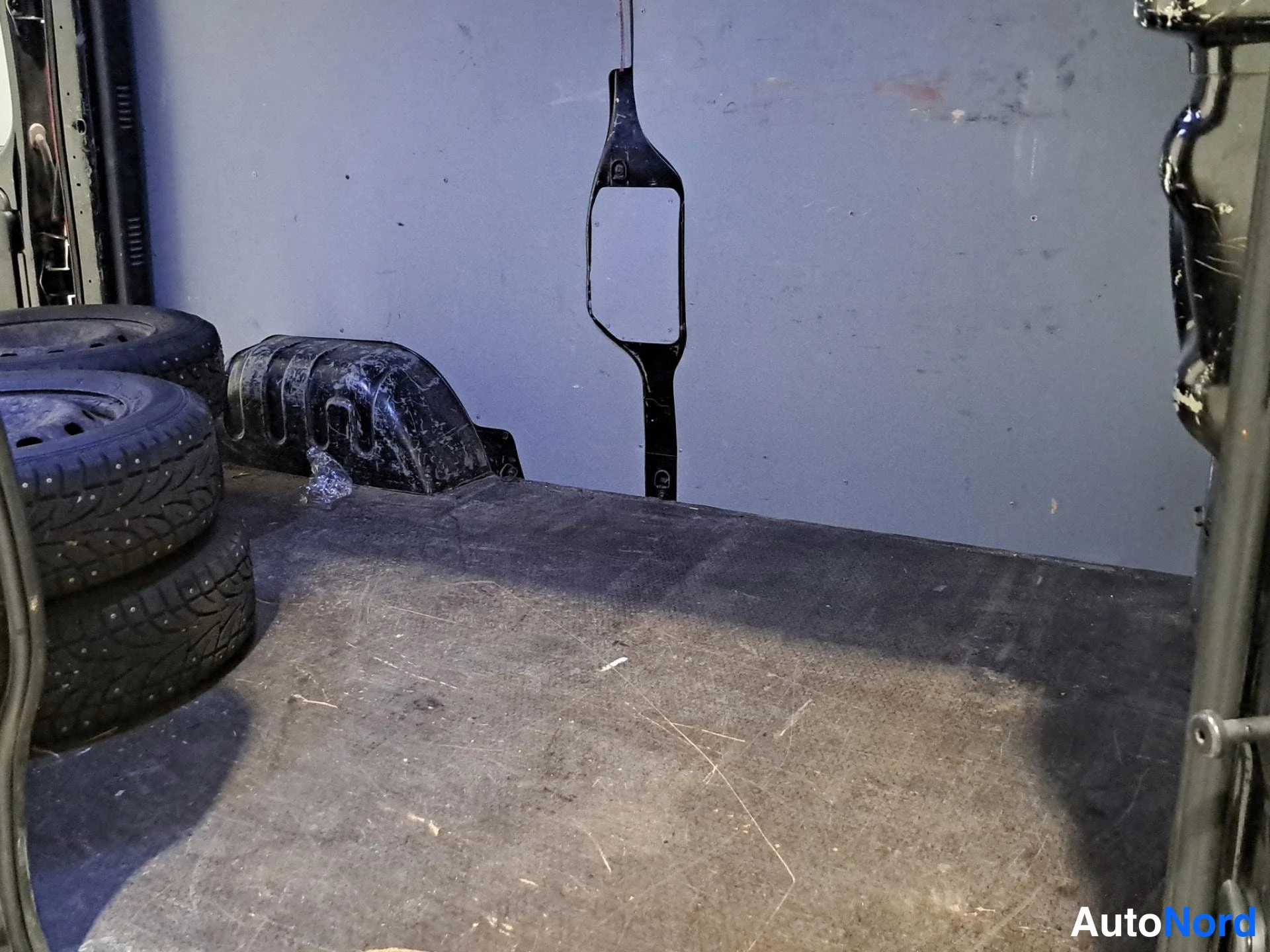 Musta Renault Trafic 2018, tavaratila, kuva 8