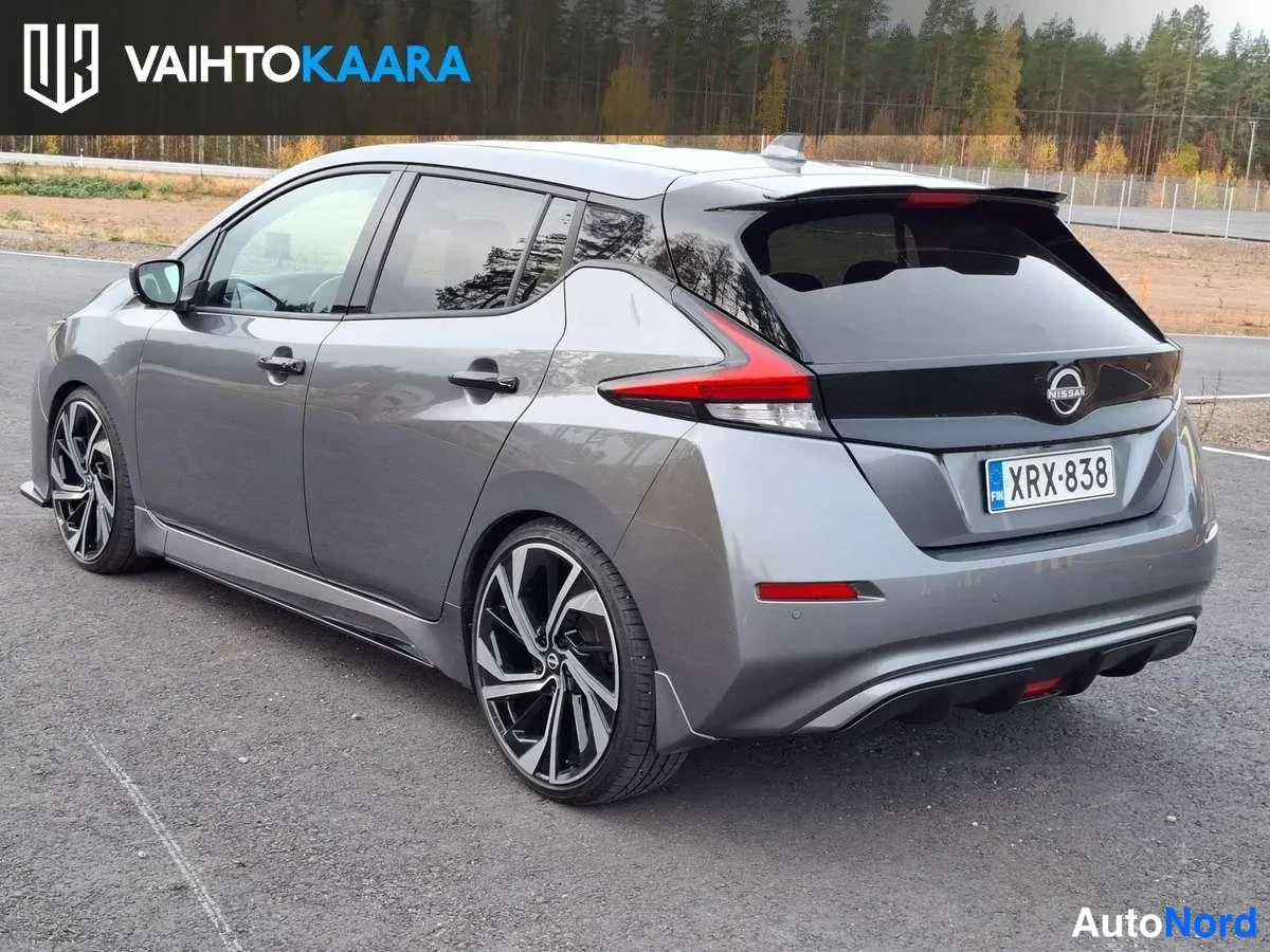 Harmaa Nissan Leaf 2023, takaviisto, kuva 7