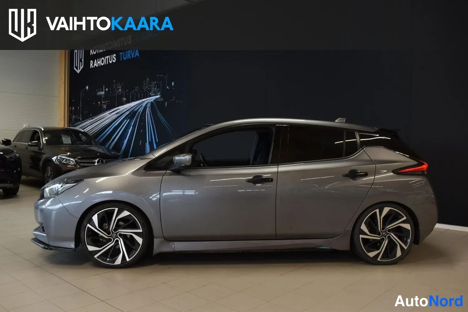 Harmaa Nissan Leaf 2023, takaviisto, kuva 9