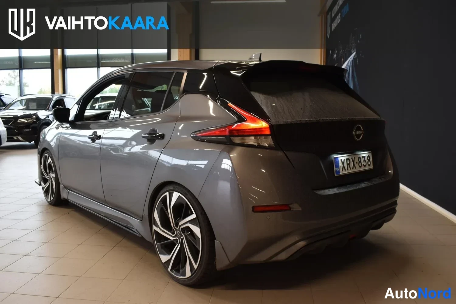 Harmaa Nissan Leaf 2023, takaviisto, kuva 8