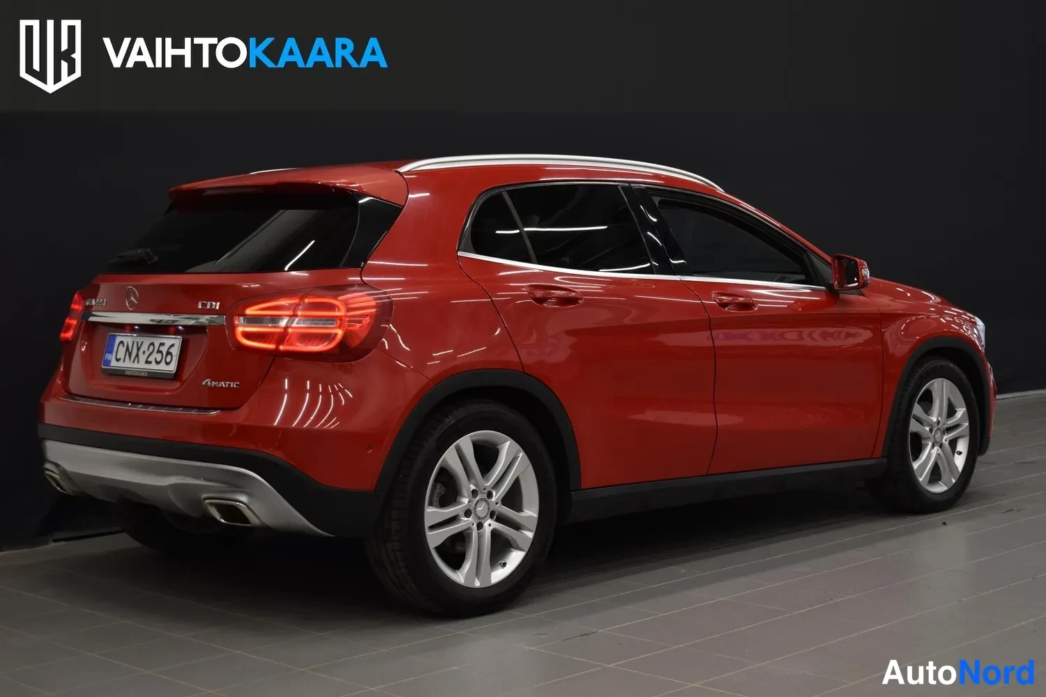 Punainen Mercedes-Benz GLA 220 CDI 4MATIC 2014, takaviisto, kuva 6