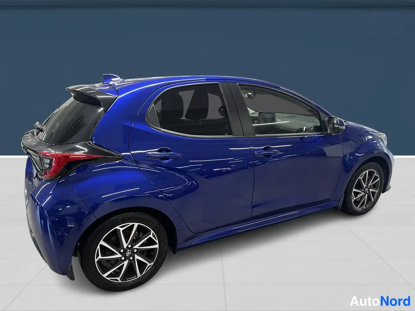 Sininen Toyota Yaris 2022, takaviisto, kuva 8
