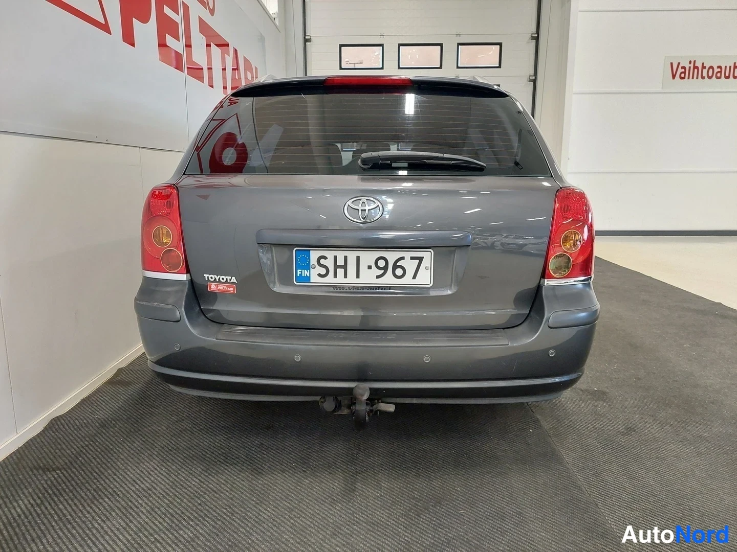 Harmaa Toyota Avensis 2005, takaa, kuva 8