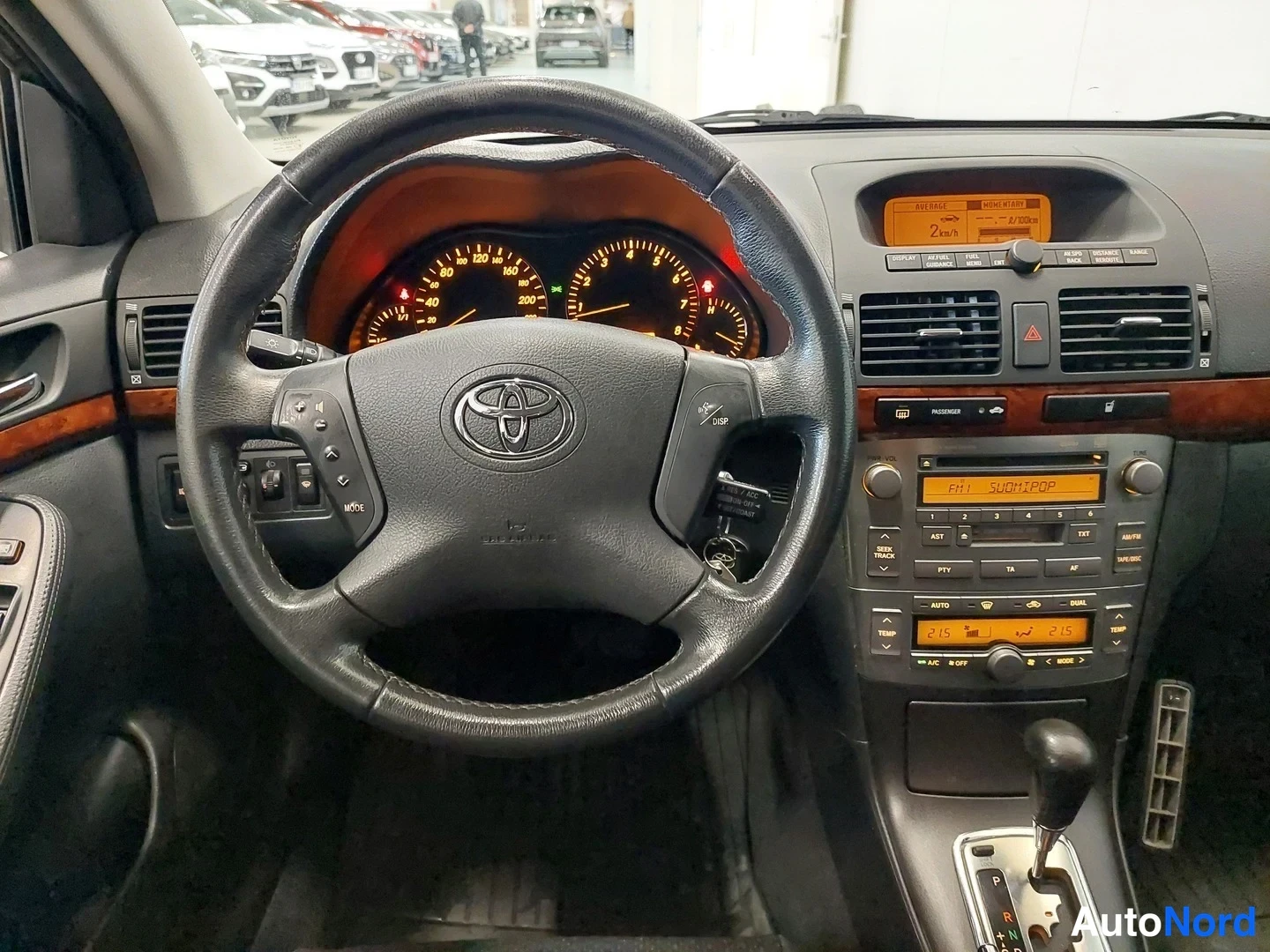 Harmaa Toyota Avensis 2005, ohjaamo, kuva 11