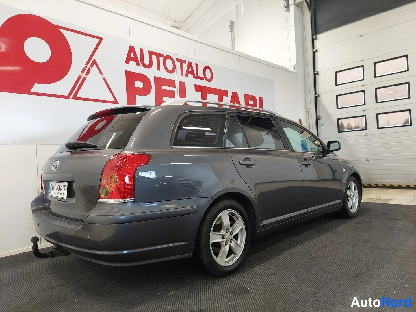 Harmaa Toyota Avensis 2005, takaviisto, kuva 6