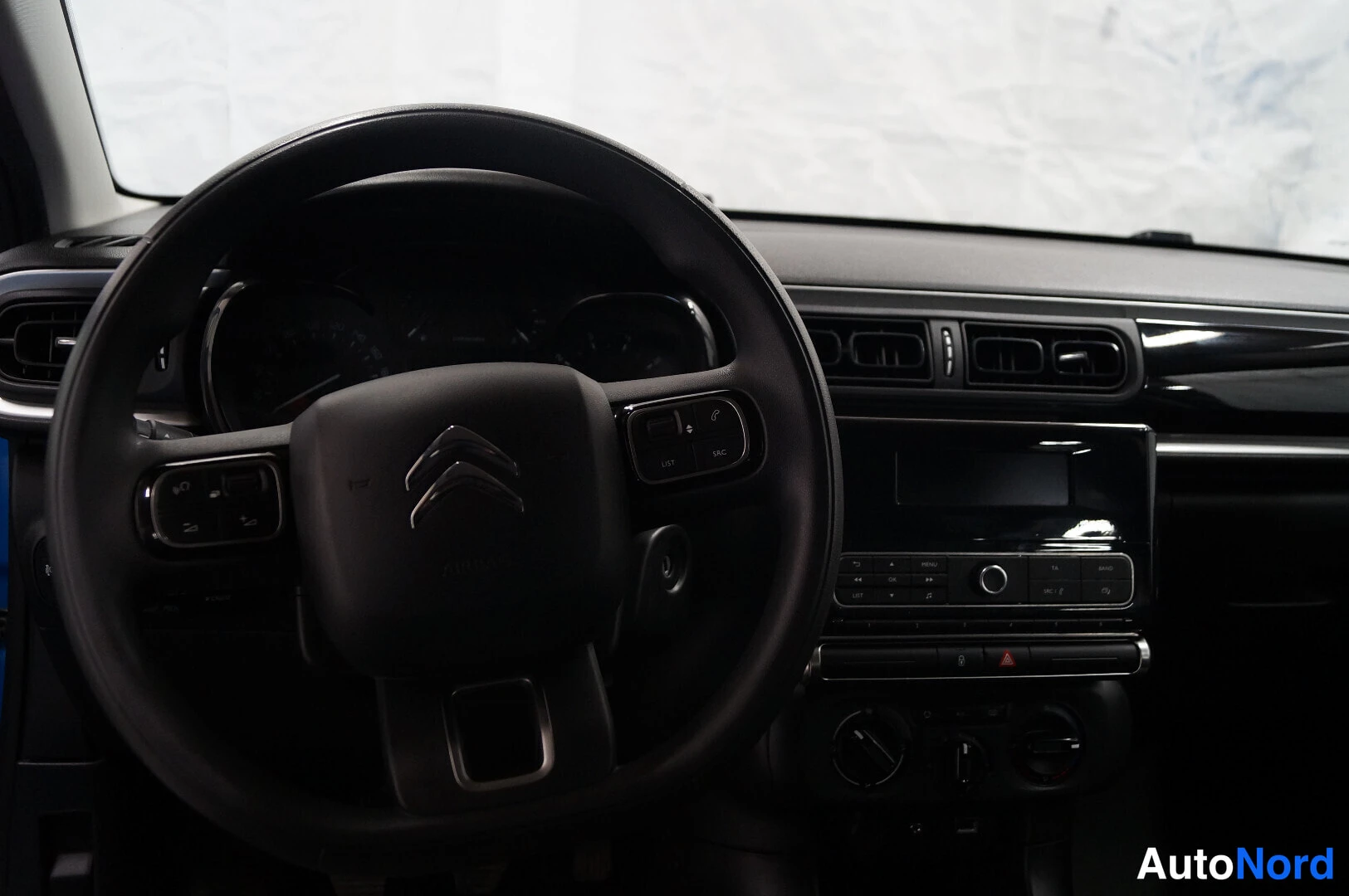 Sininen Citroen C3 2018, ohjaamo, kuva 6