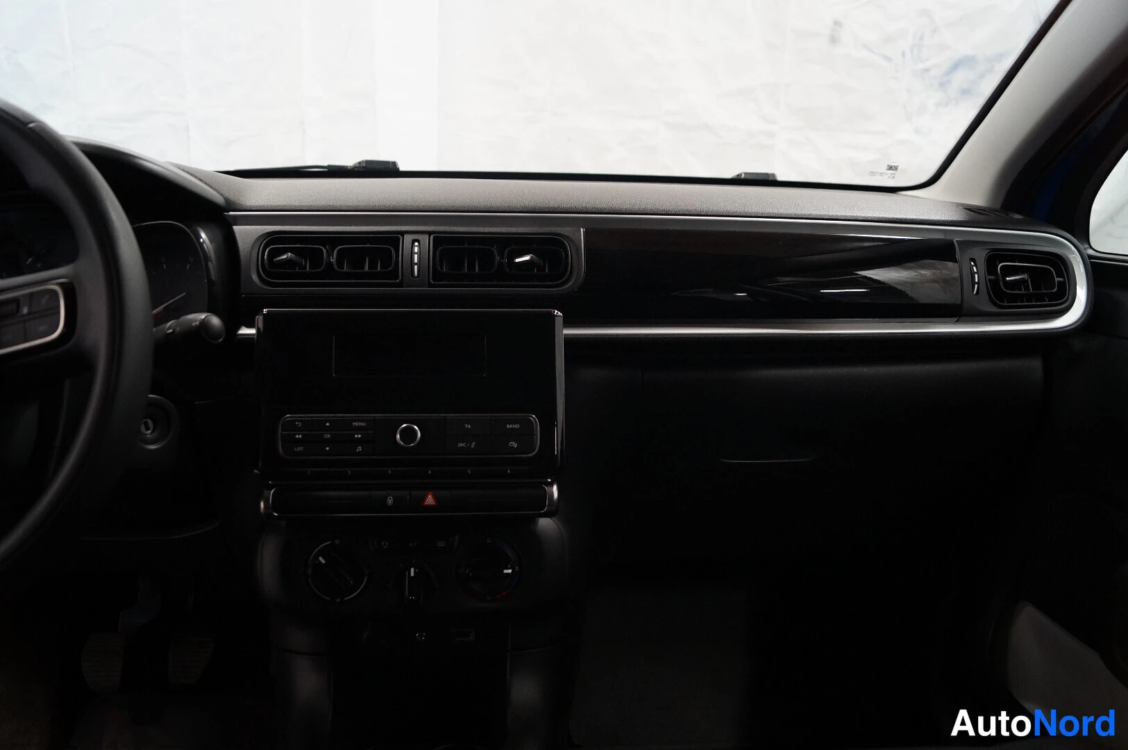 Sininen Citroen C3 2018, ohjaamo, kuva 9