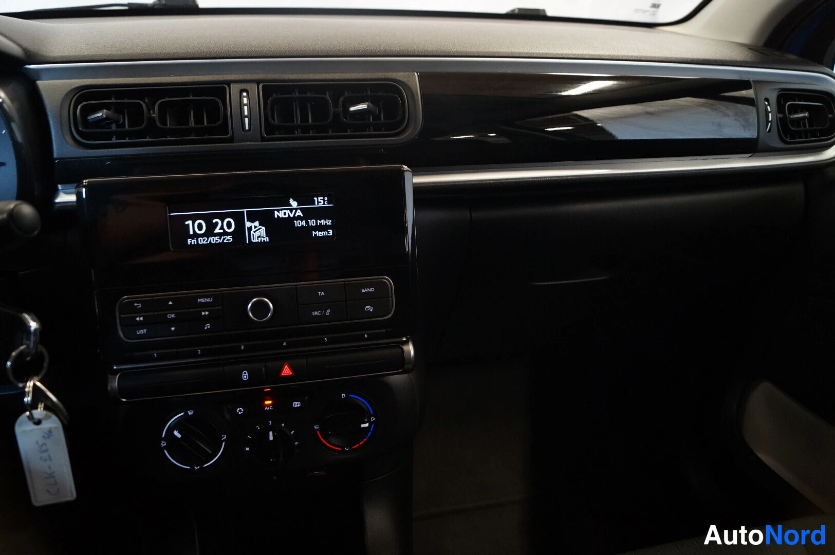 Sininen Citroen C3 2018, ohjaamo, kuva 7