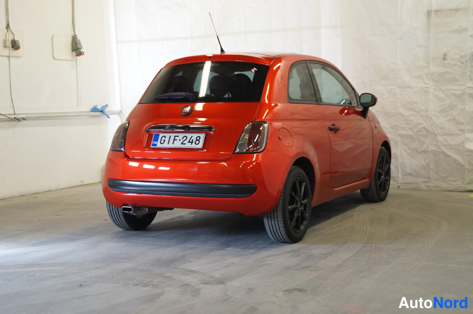 Punainen Fiat 500 2008, takaviisto, kuva 3
