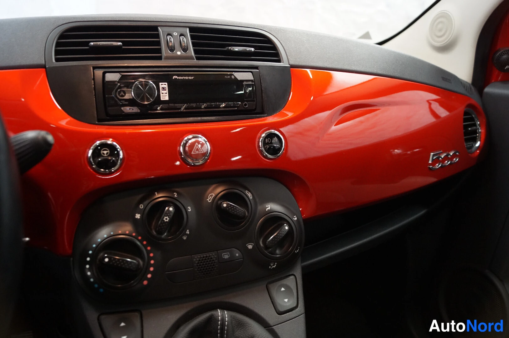 Punainen Fiat 500 2008, yksityiskohta, kuva 11