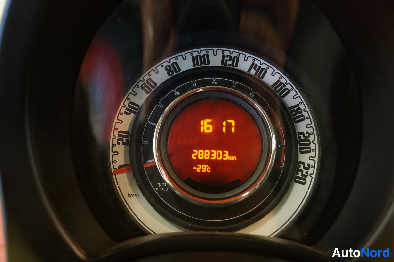 Punainen Fiat 500 2008, yksityiskohta, kuva 12