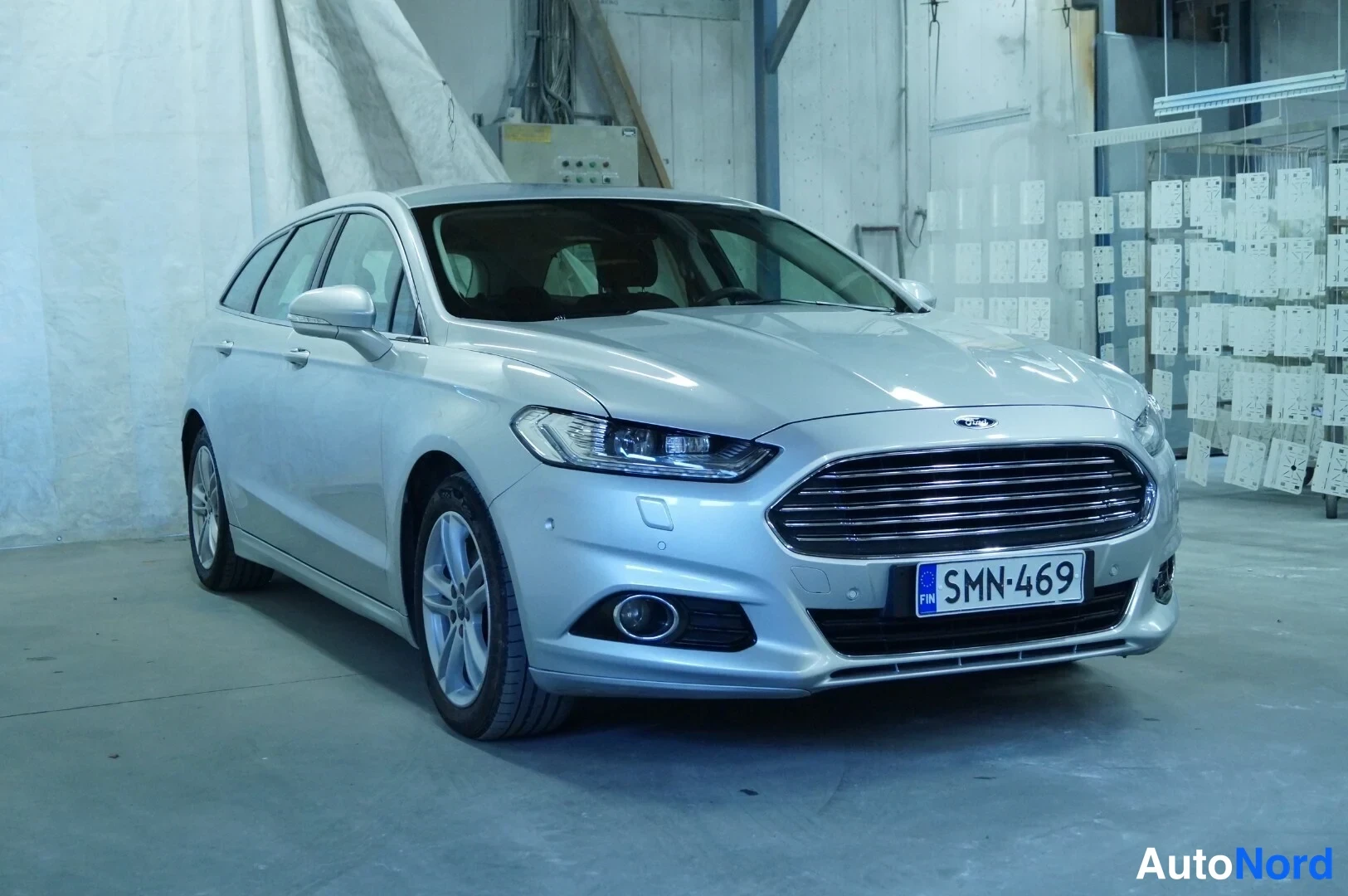 Hopea Ford Mondeo 2018, etuviisto, keula oikealle, kuva 2