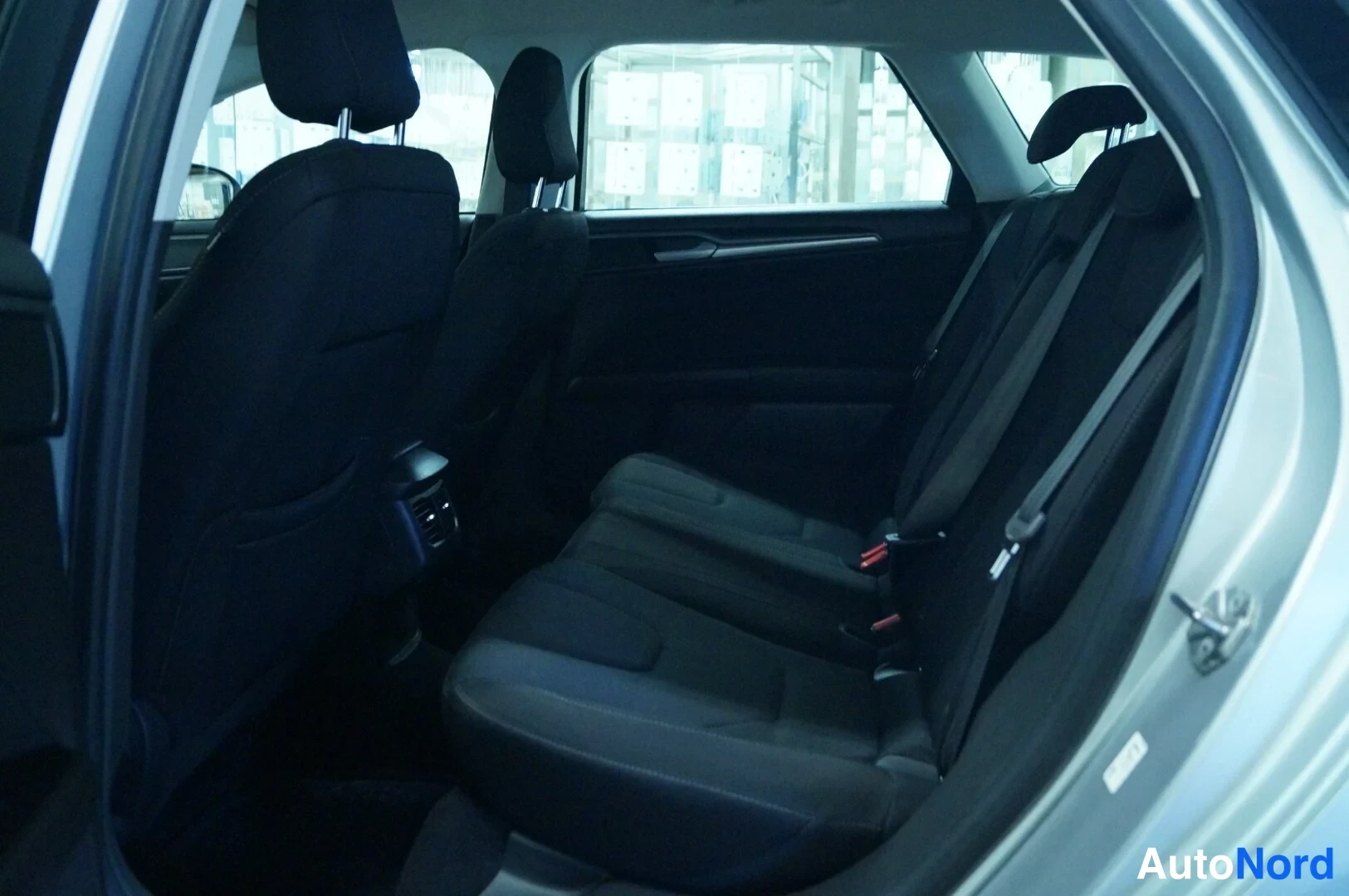 Hopea Ford Mondeo 2018, takaistuimet, kuva 9