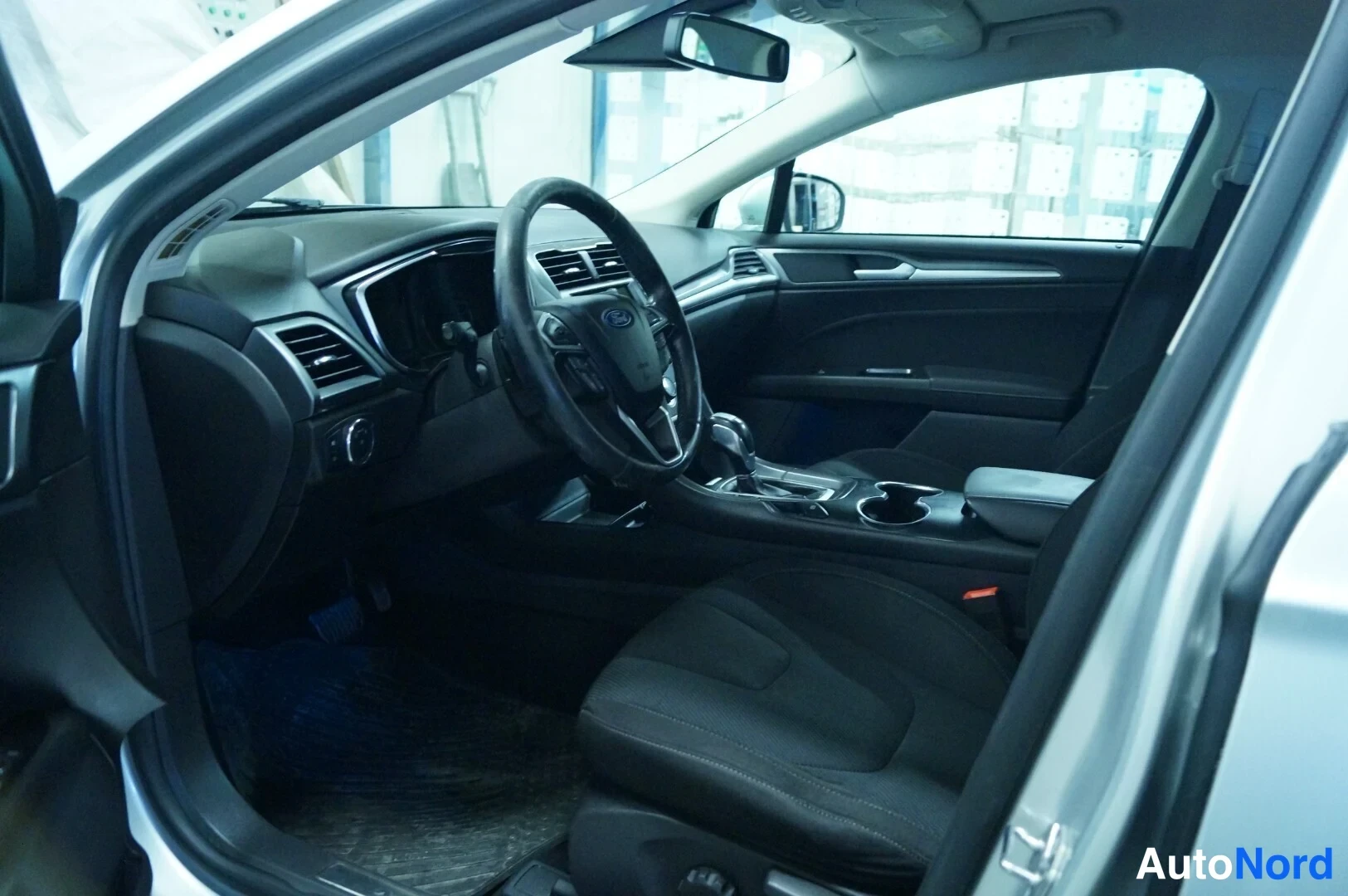 Hopea Ford Mondeo 2018, ohjaamo, kuva 7