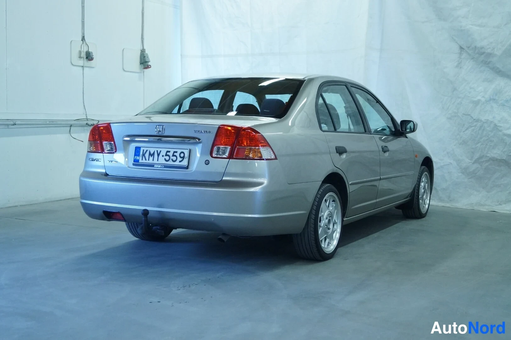 Beige Honda Civic 2003, takaviisto, kuva 3