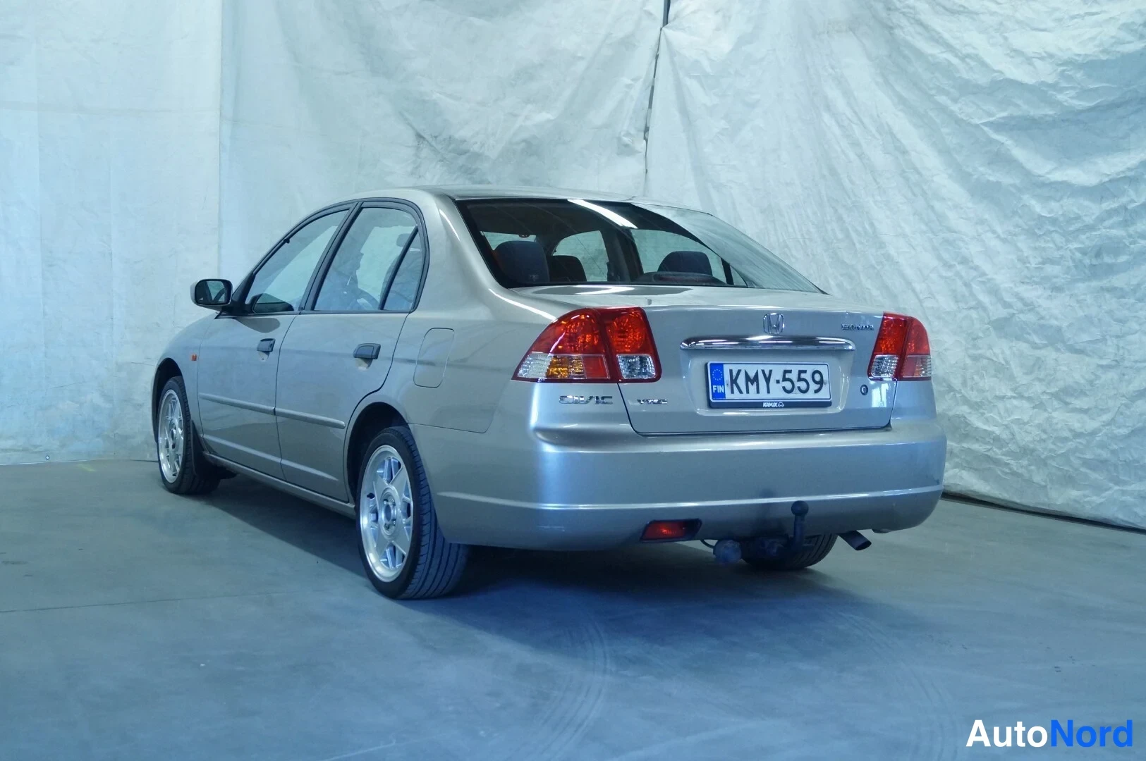 Beige Honda Civic 2003, takaviisto, kuva 4