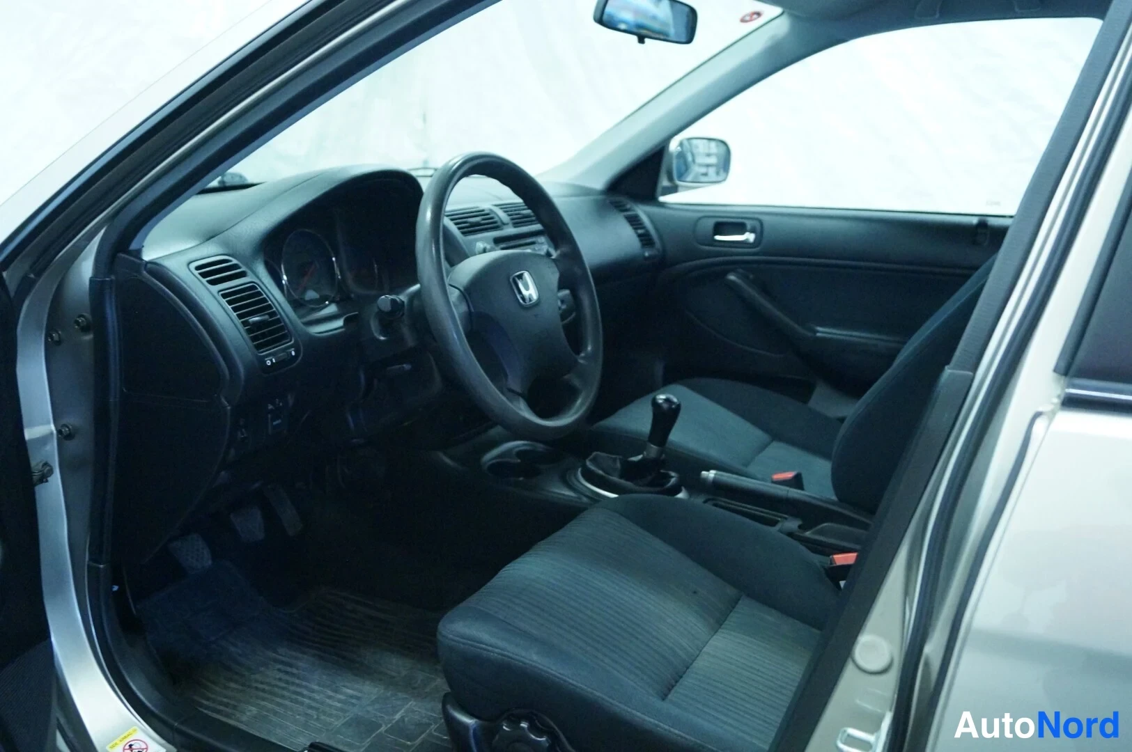 Beige Honda Civic 2003, ohjaamo, kuva 5
