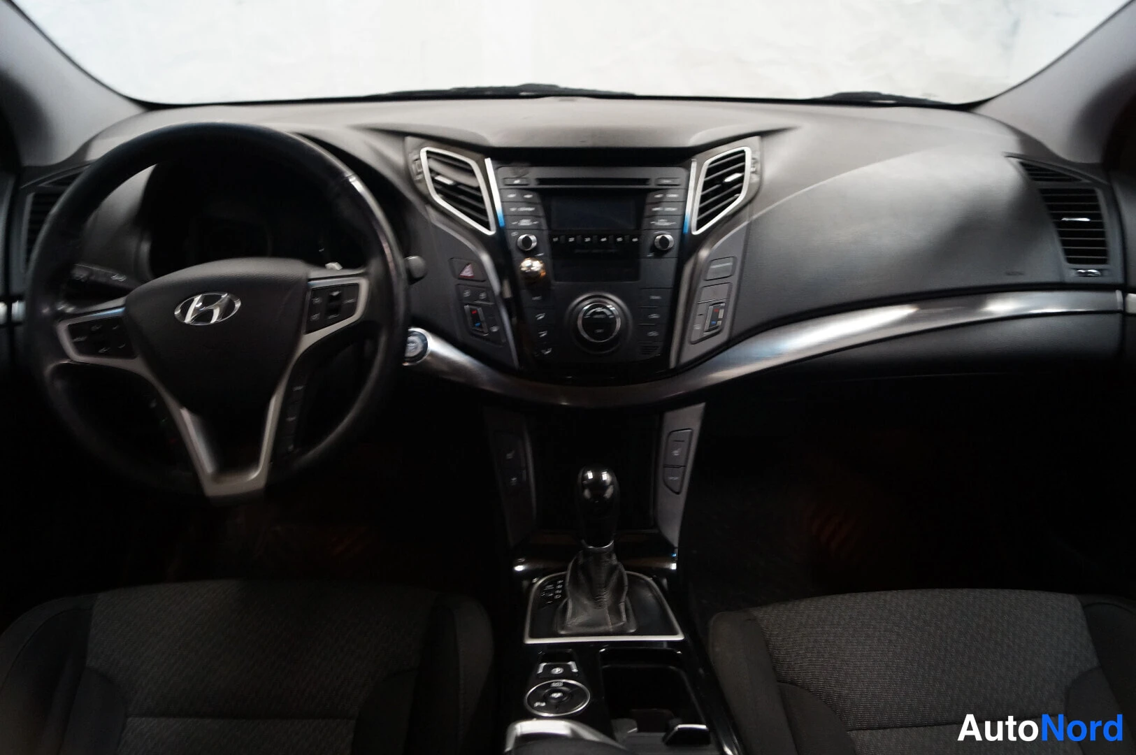 Hopea Hyundai i40 2012, ohjaamo, kuva 7
