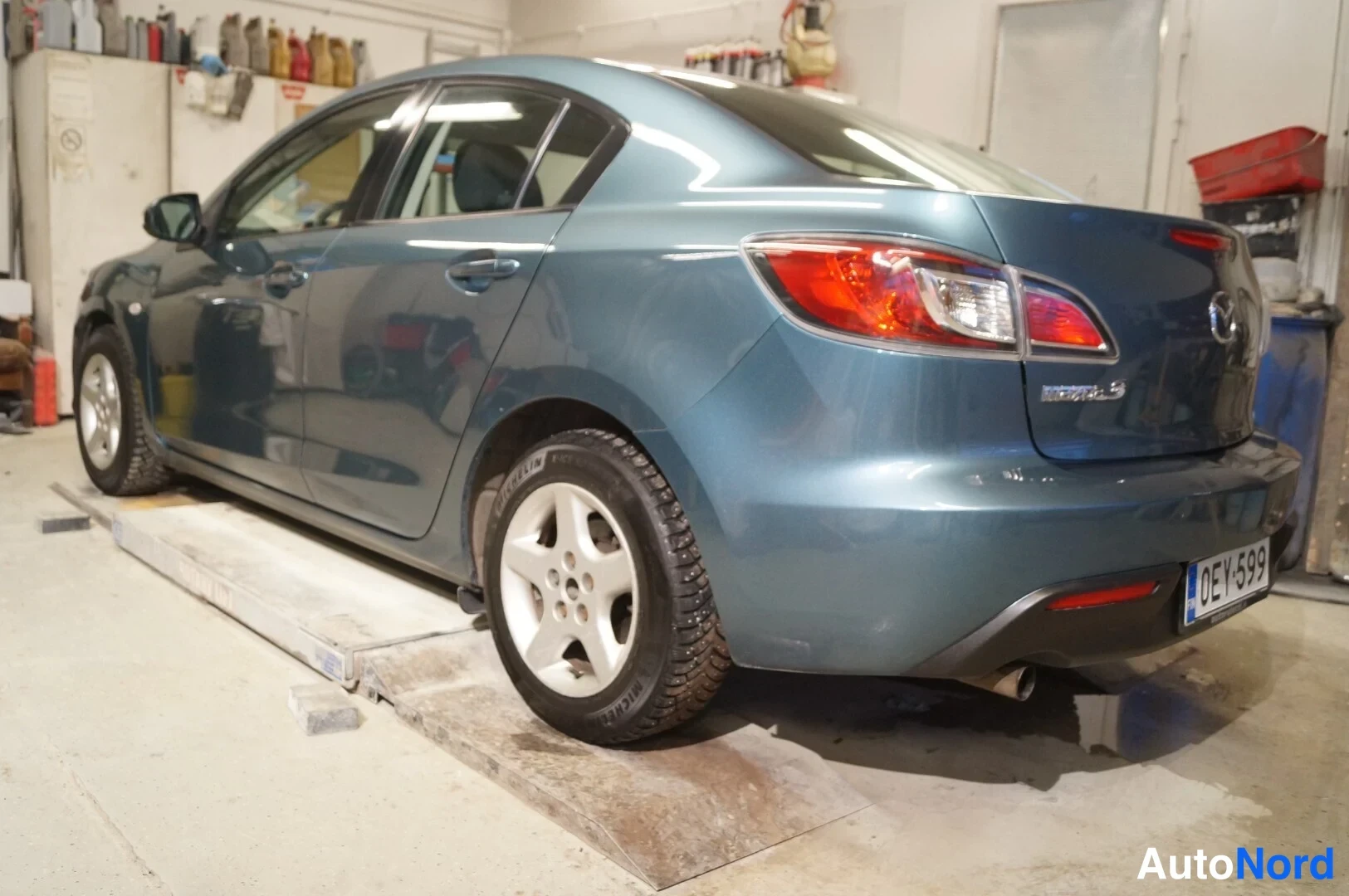 Sininen Mazda 3 2010, takaviisto, kuva 4