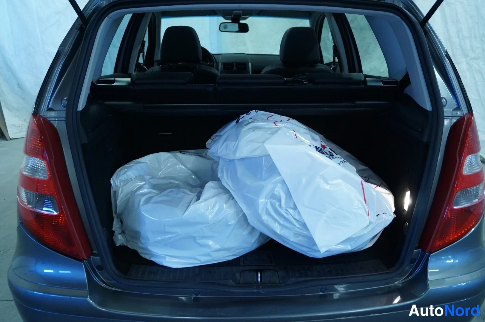 Harmaa Mercedes-Benz A 150 2008, tavaratila, kuva 11