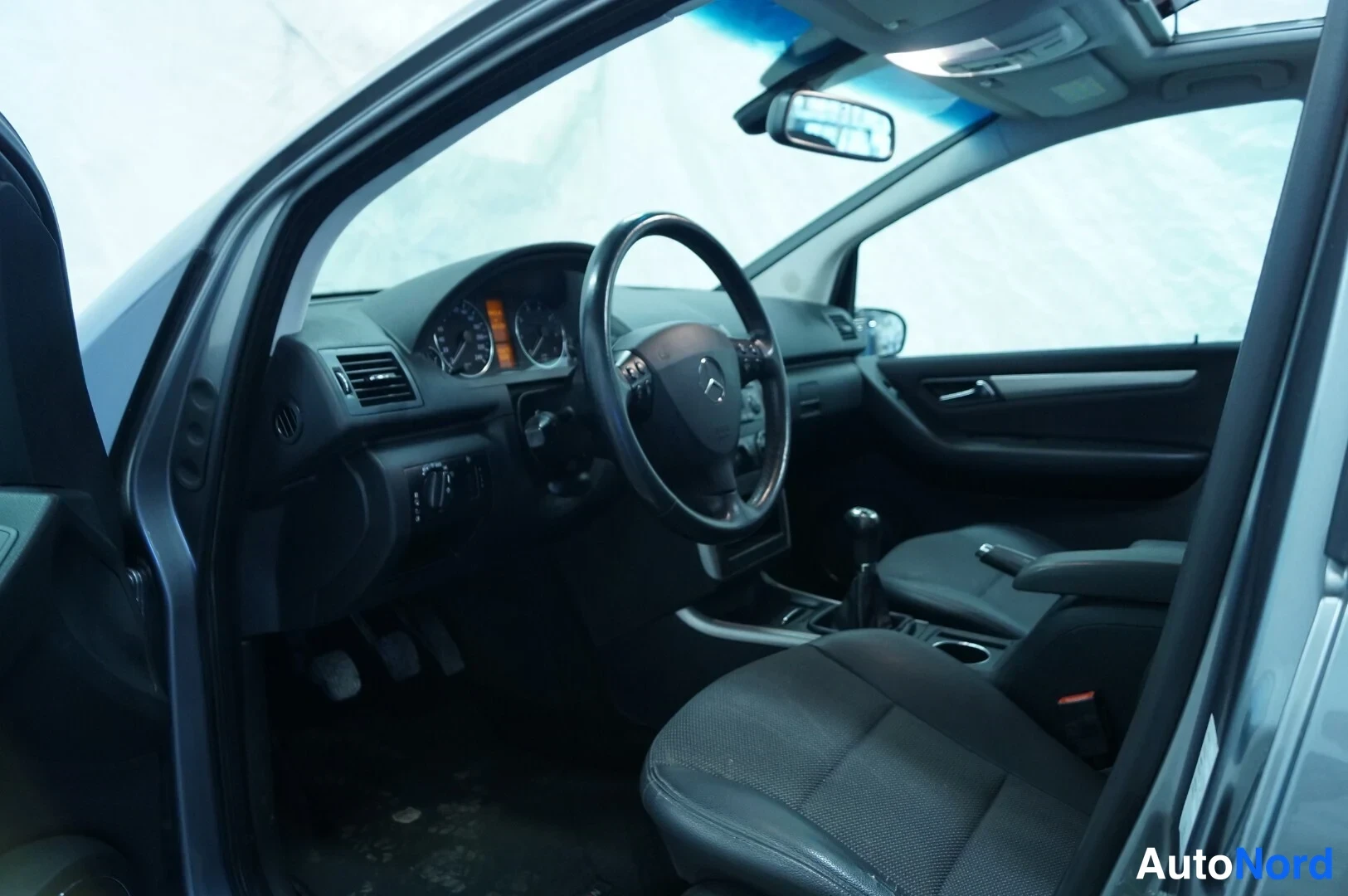 Harmaa Mercedes-Benz A 150 2008, ohjaamo, kuva 6