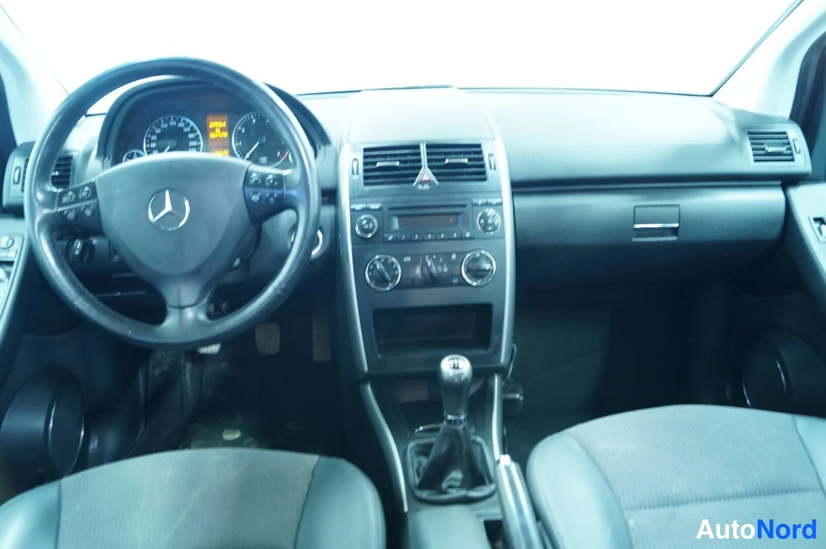 Harmaa Mercedes-Benz A 150 2008, ohjaamo, kuva 8