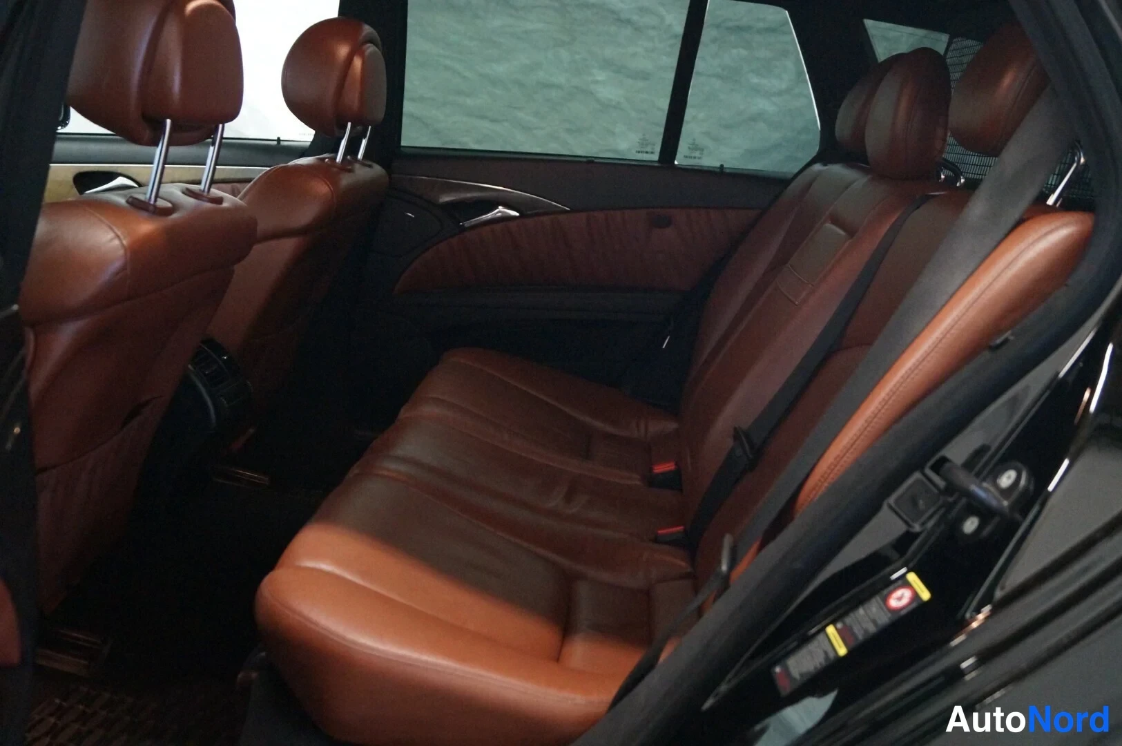 Musta Mercedes-Benz E 280 2007, takaistuimet, kuva 8