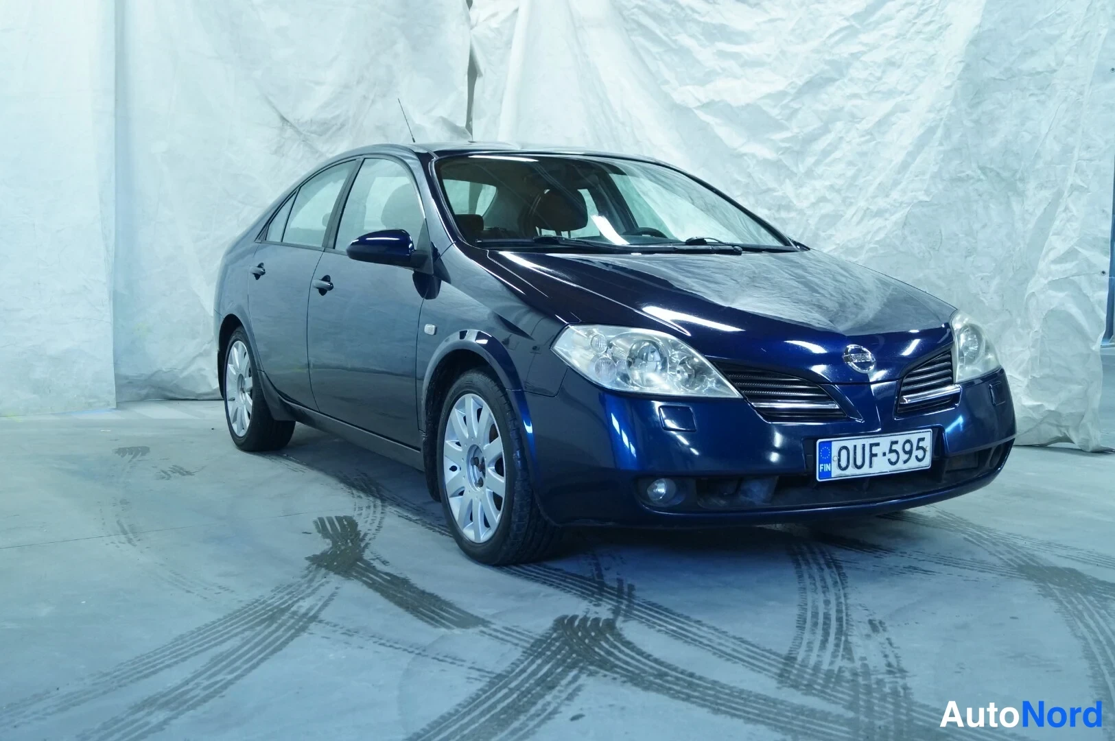 Blue Nissan Primera 2002, front three-quarter, nose to the right, photo 2
