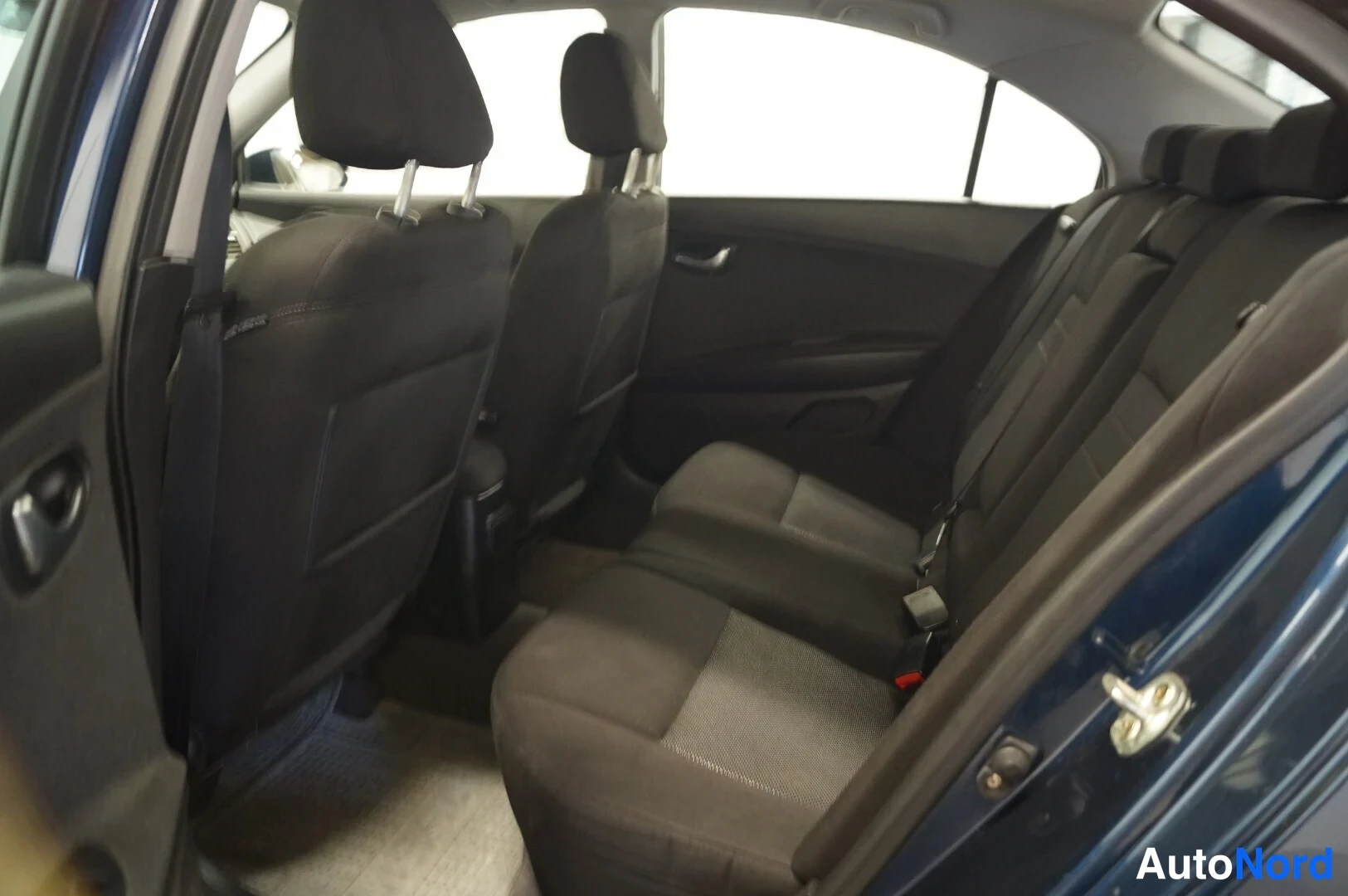 Blue Nissan Primera 2002, rear seats, photo 8