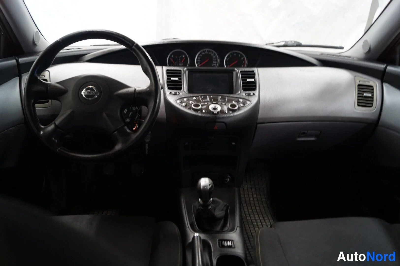 Blue Nissan Primera 2002, cockpit, photo 7