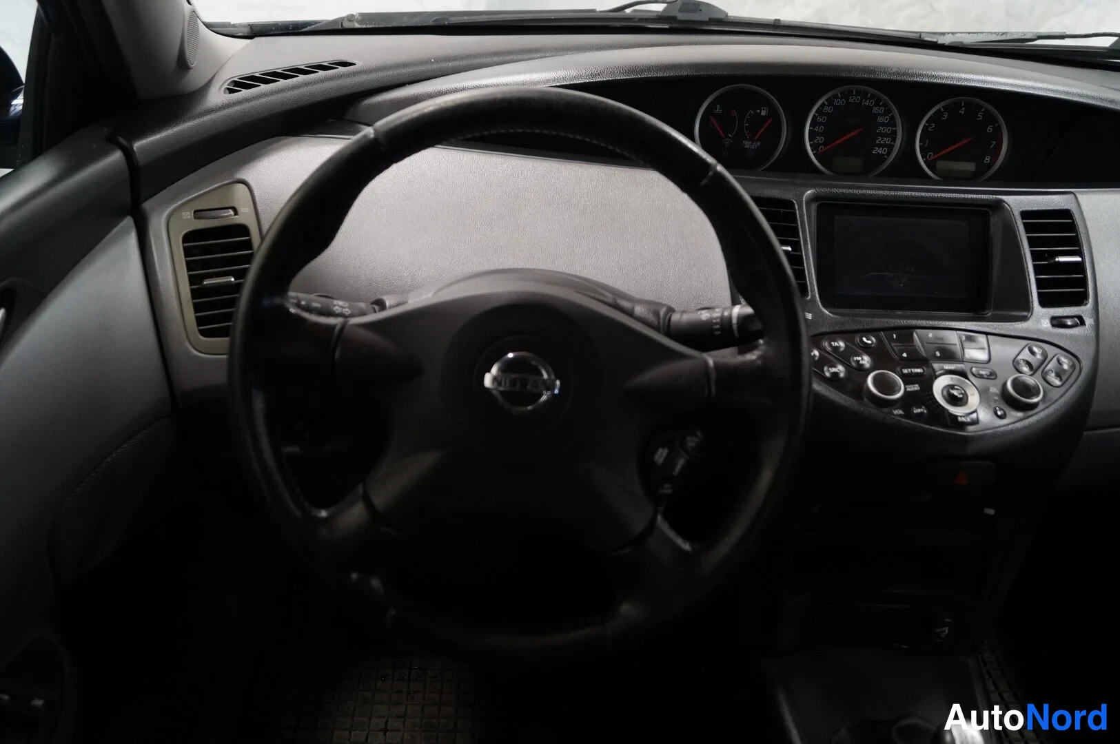 Blue Nissan Primera 2002, detail, photo 10