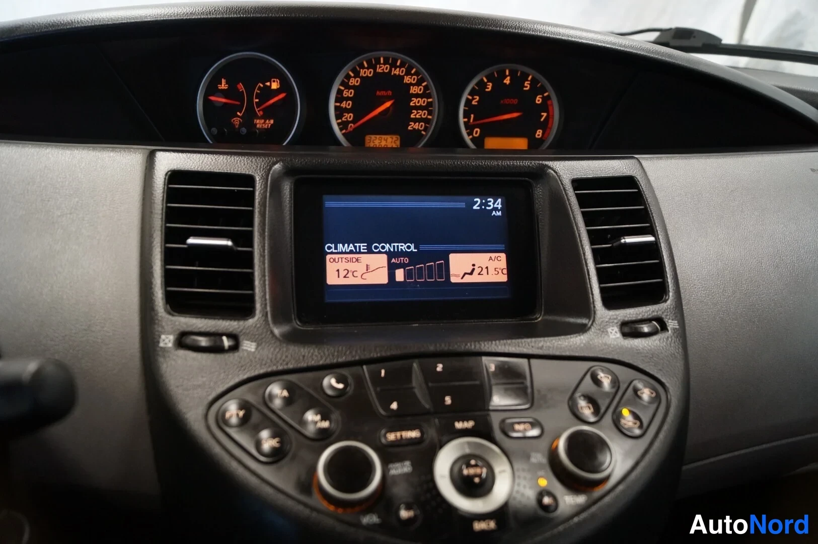 Blue Nissan Primera 2002, detail, photo 11