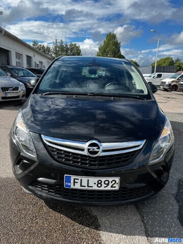 Musta Opel Zafir Tourer 2014, edestä, kuva 3