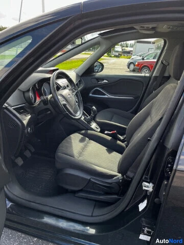 Musta Opel Zafir Tourer 2014, etuistuimet, kuva 12