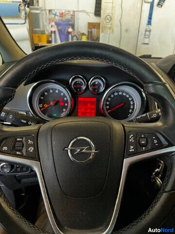 Musta Opel Zafir Tourer 2014, yksityiskohta, kuva 15