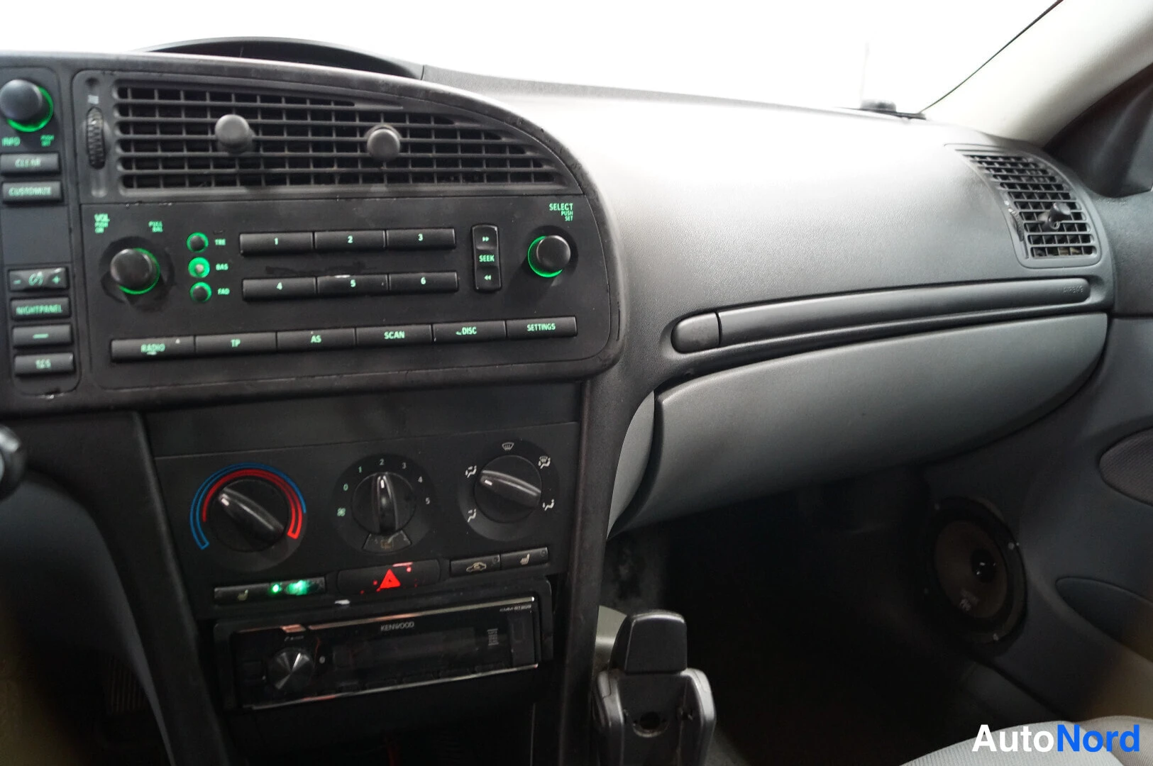 Punainen Saab 9-3 2003, ohjaamo, kuva 8