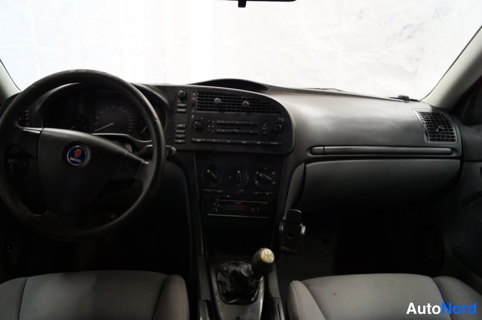 Punainen Saab 9-3 2003, ohjaamo, kuva 9