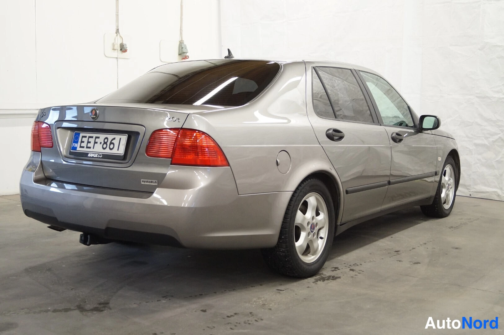 Ruskea Saab 9-5 2006, takaviisto, kuva 3