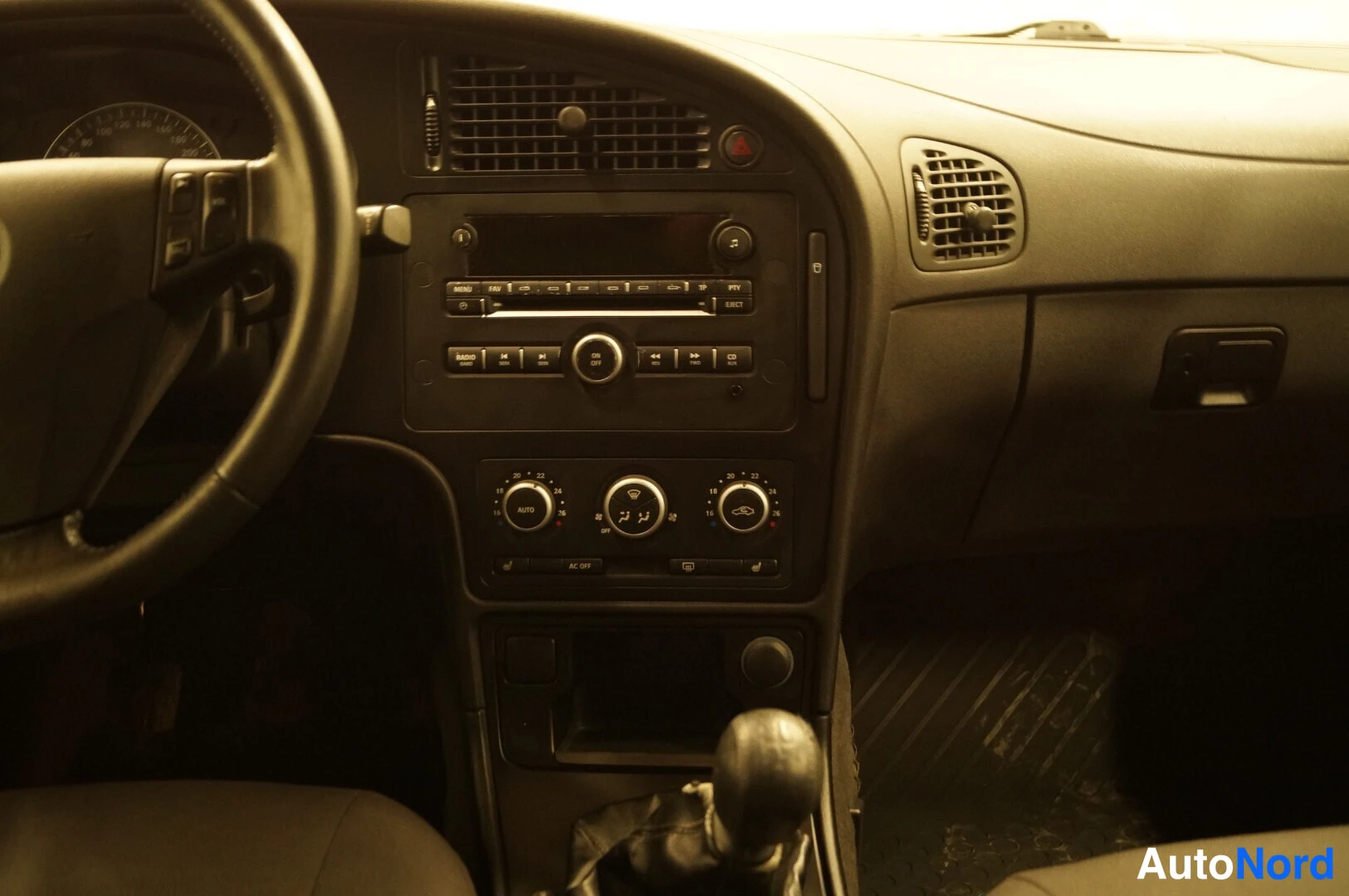 Ruskea Saab 9-5 2006, ohjaamo, kuva 6