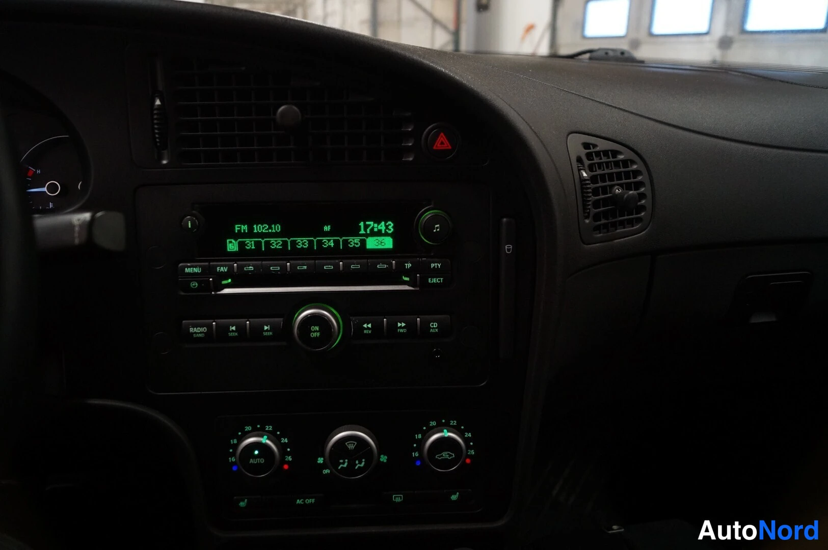 Ruskea Saab 9-5 2006, ohjaamo, kuva 5